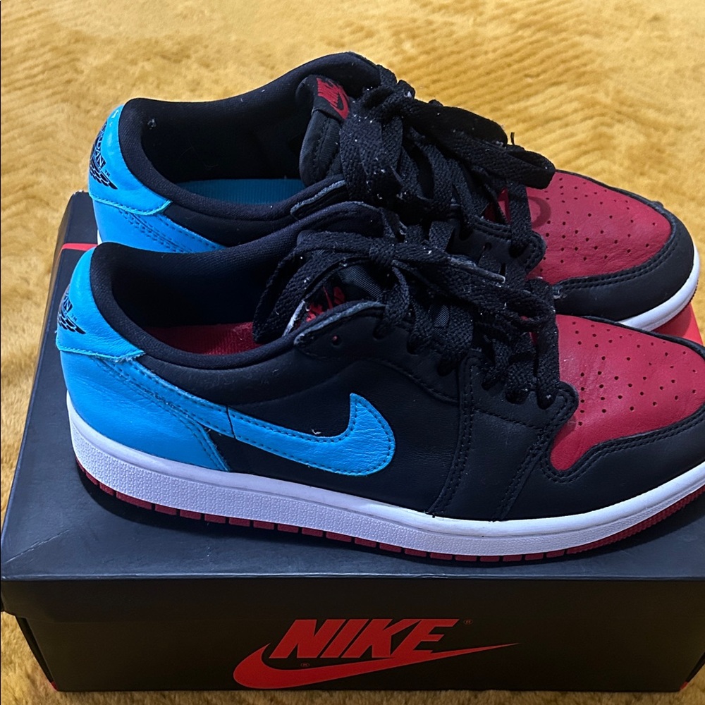 Air Jordan 1’s retro low OG Women’s Sneakers Black Red powdered blue Pre-loved - Picture 5 of 7